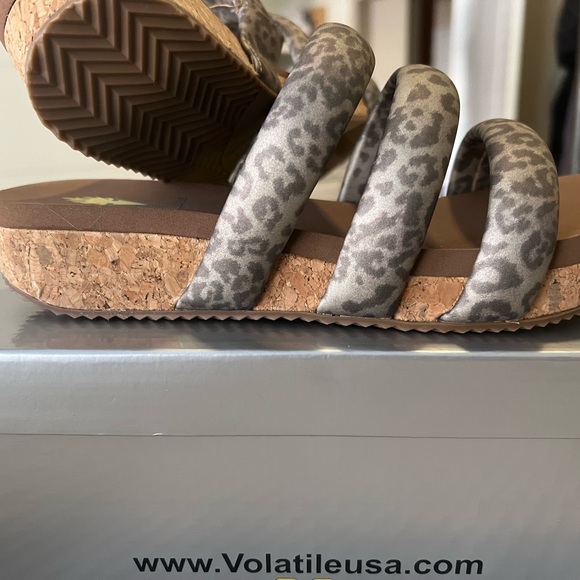 Votatile Sandal - Picture 1 of 3